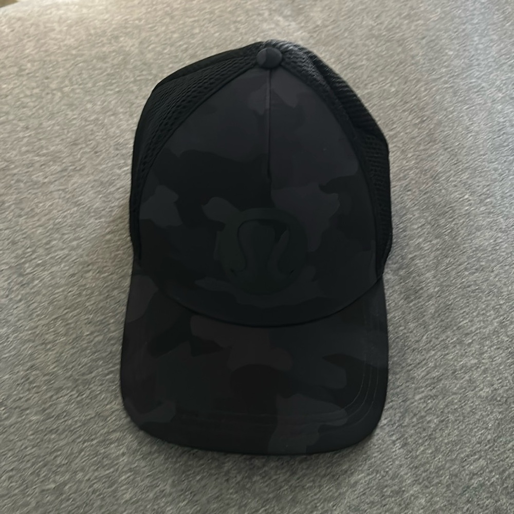Lululemon trucker hat
